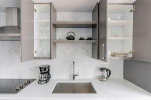 Blueground Lyon Village pool nr Arlington Cemetery WDC-1094