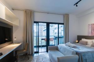 Luxo no VN Capote Nespresso vaga ao lado do metro