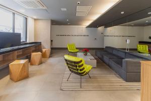 Luxo no VN Capote Nespresso vaga ao lado do metro