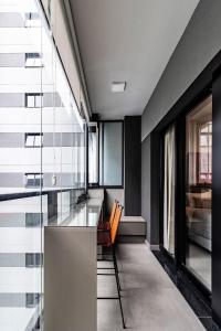 Luxo no VN Capote Nespresso vaga ao lado do metro