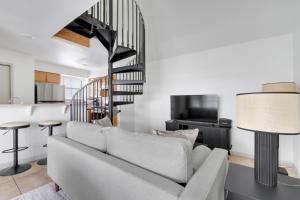 Blueground Downtown Austin pool nr Texas State Capitol ATX-342