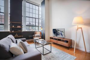 2BR in Kendall Sq w Gym Doorman nr MIT MGH BOS-55