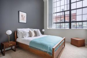 2BR in Kendall Sq w Gym Doorman nr MIT MGH BOS-55