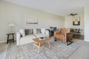 Blueground Foster City pool nr Bay Trail SFO-2079