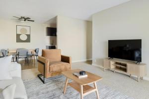 Blueground Foster City pool nr Bay Trail SFO-2079