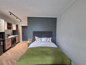 Trendy Studio Apartment in On Park