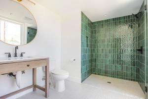 Blueground East Hollywood rooftop nr Hollywood Bowl LAX-1334