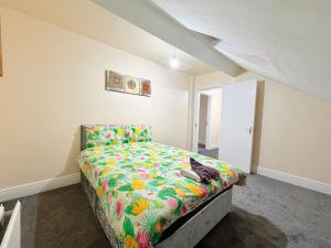 Spacious Private Room Walk to Station & Football Stadium Self Check-in, Quiet Area