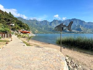 Encanto junto al lago en la zona viva