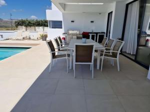 Villa Lynx With Heated Pool V108