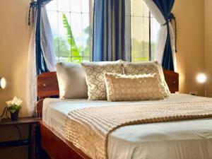 2 Tiny Houses Private Pool Volcano View 6 people