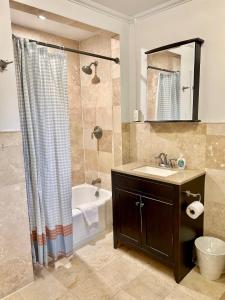 010 - Prime Location Flat Steps from PATH & NYC