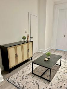 014 - Charming 2BR2BA Easy Access to NYC