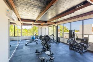 Apartamentos em Cond. com Piscina em Frente à Praia - NVB