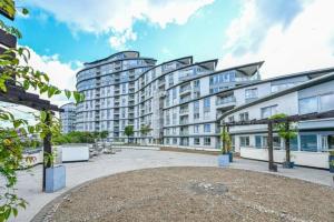 2-Bedroom Flat in Woking Walk to Station