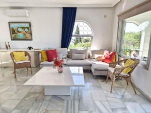 Pool, Sea Views And Privacy V208