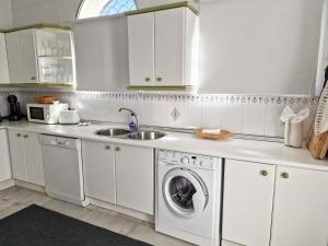 Pool, Sea Views And Privacy V208