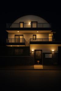 ŞAHNAZ VİLLA Suits