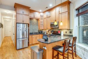 6 Mi to Dtwn Chicago Dog-Friendly Gem with Hot Tub!