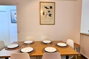 Spacious 3 bedroom renovated property 500 m from the beaches