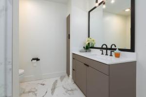 Spacious 3Bedroom Apt close to LAX & Sofi Stadium*