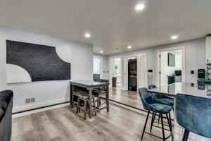 4 Mi to MetLife Stadium Chic Wallington Unit!