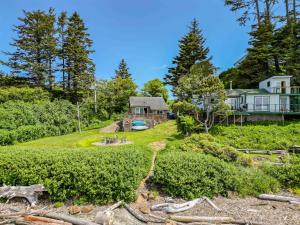 Happy Camp Beachfront Cabin