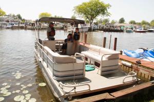 Swan River Haven off the Swan Creek with or without Pontoon and Jetskis