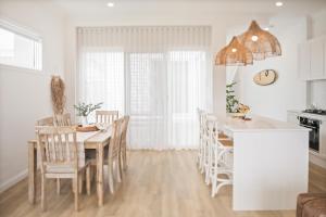 The White House near beach & shops