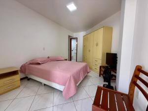 Apto 3 quartos sendo 1 suíte - Quadra Mar - Meia Praia