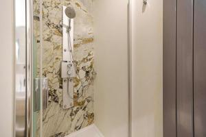 Luxury Zlota Apartment by P&M