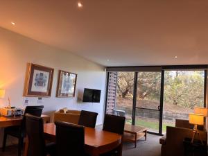 Resort Living with Pool, Golf, Bar and Dining