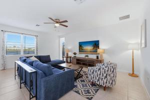 Bella Vida Poolside Family Escape