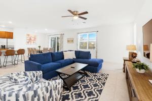 Bella Vida Poolside Family Escape