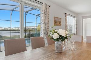 Bella Vida Poolside Family Escape