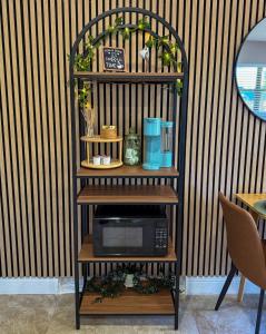 20 Off The Jungle House 10 min Beach & FLL Airport