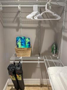 20 Off The Jungle House 10 min Beach & FLL Airport