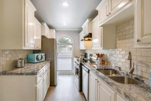 2 Mi to Depot District Dog-Friendly 1BR Getaway!