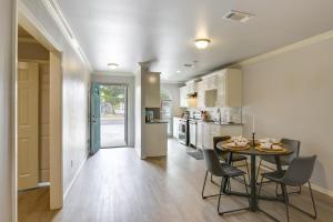 2 Mi to Depot District Dog-Friendly 1BR Getaway!