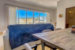 Beautiful Home with private rooftop and jacuzzi.