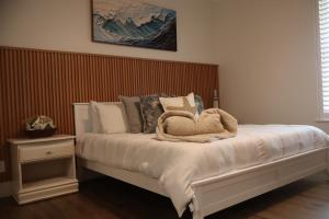 Lighthouse Beach Retreat