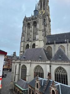 Cozy Central Apartment with Cathedral View on the 3rd floor