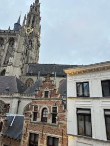 Cozy Central Apartment with Cathedral View on the 3rd floor