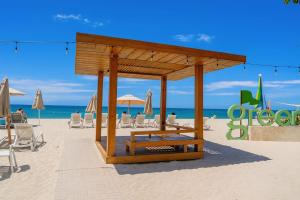 Cozy 2BD Condo, Near Beach