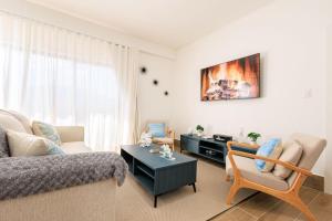 Cozy 2BD Condo, Near Beach