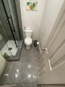 Cost Effective Stay in Core Downtown Queen-King St-Self Checkin & Free Wifi