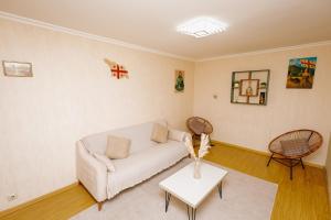 #1 Location Tbilisi 2BR Liberty Square Balcony