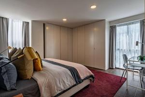 Bright 3BR Apartment with Balcony and Workspace