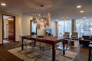 Bright 3BR Apartment with Balcony and Workspace