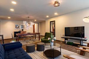 Bright 3BR Apartment with Balcony and Workspace